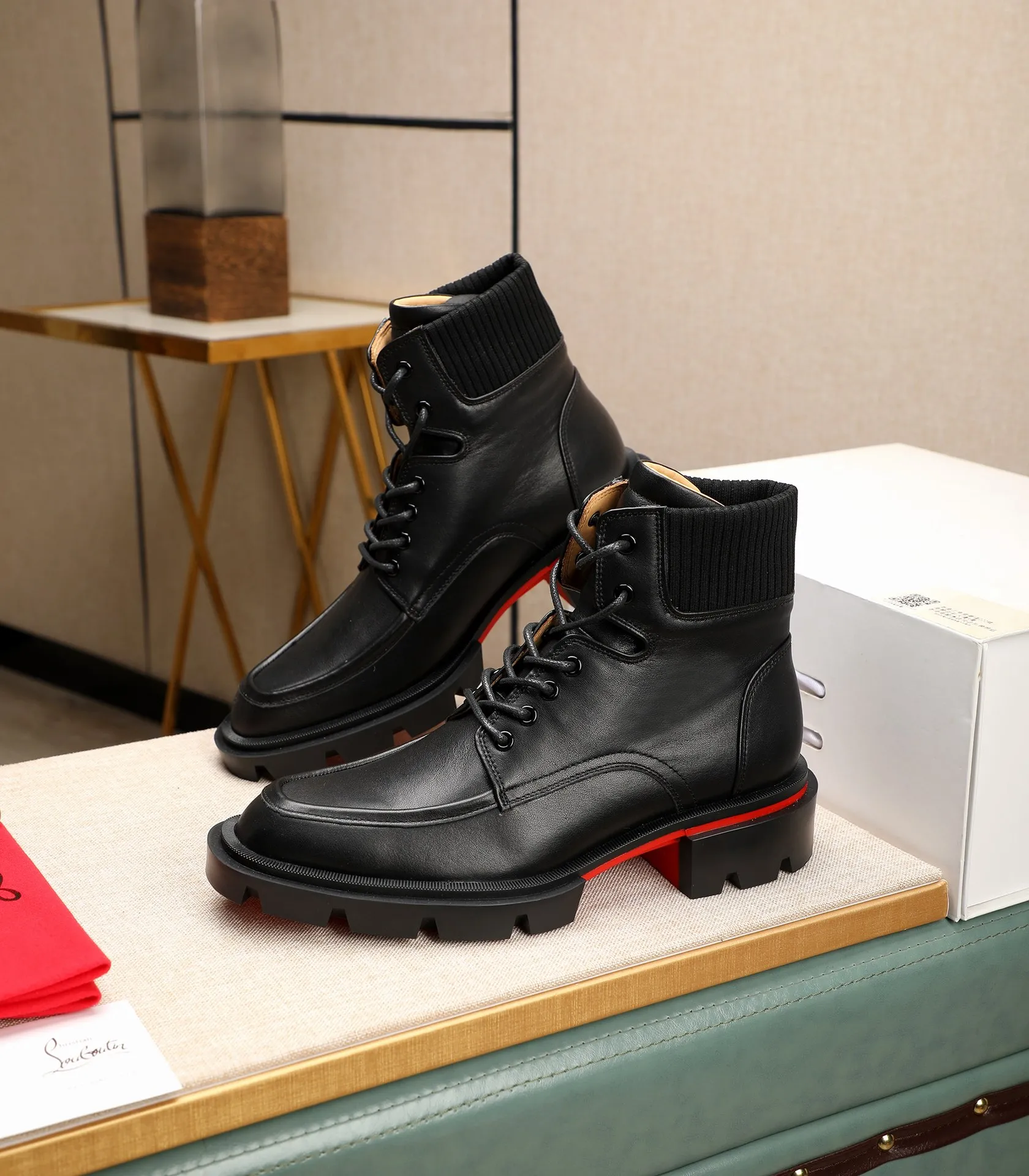 Men's Men's Shoes💰920 New Actual Shots••CL～High-end men's red-soled shoes! ••🆑Top original order purchasing agent. Imported top-layer ten-fingerprint leather and water-dyed cowhide inside 🉑️ Imported TPU rubber sole, wear-resistant and non-slip, full of European style, SIZA: 39-44 (45.46, customized)